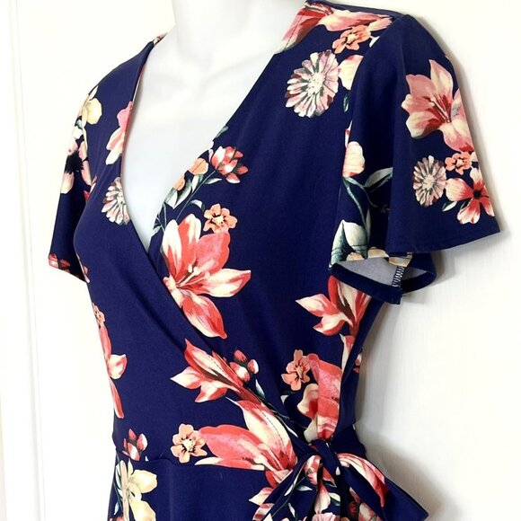 BY & BY NAVY FLORAL WRAP STYLE DRESS SIZE MEDIUM - Picture 4 of 13